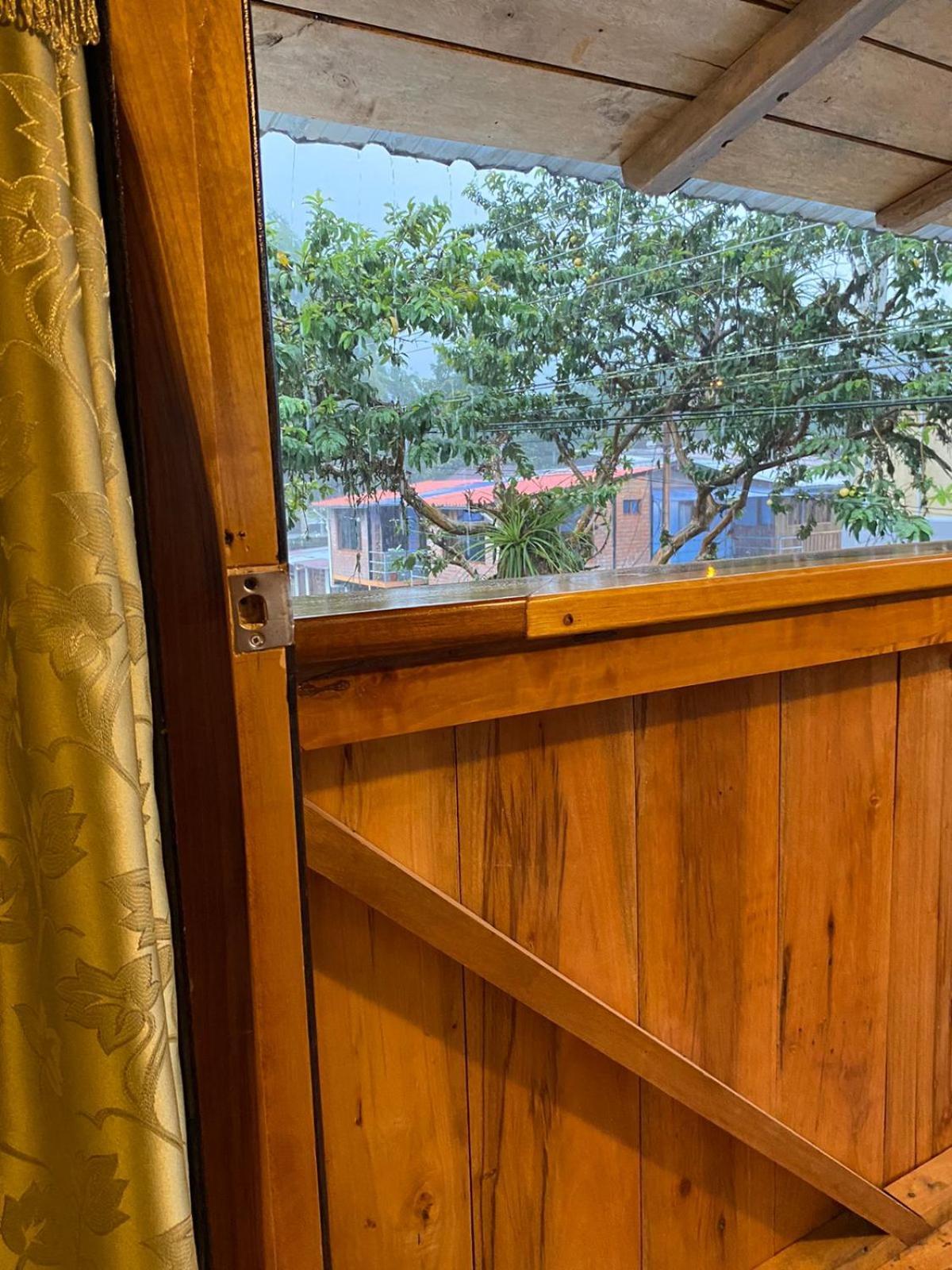 Guayabo Hostal Mindo Eksteriør billede