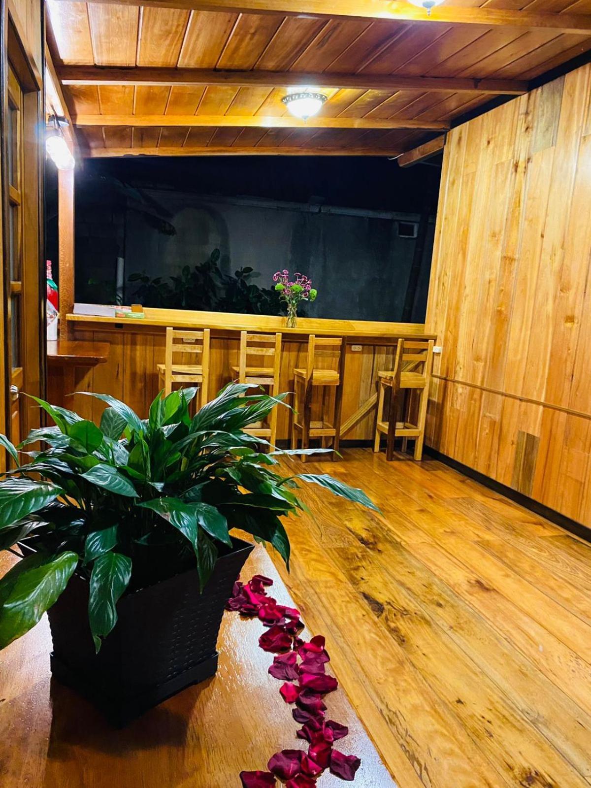Guayabo Hostal Mindo Eksteriør billede
