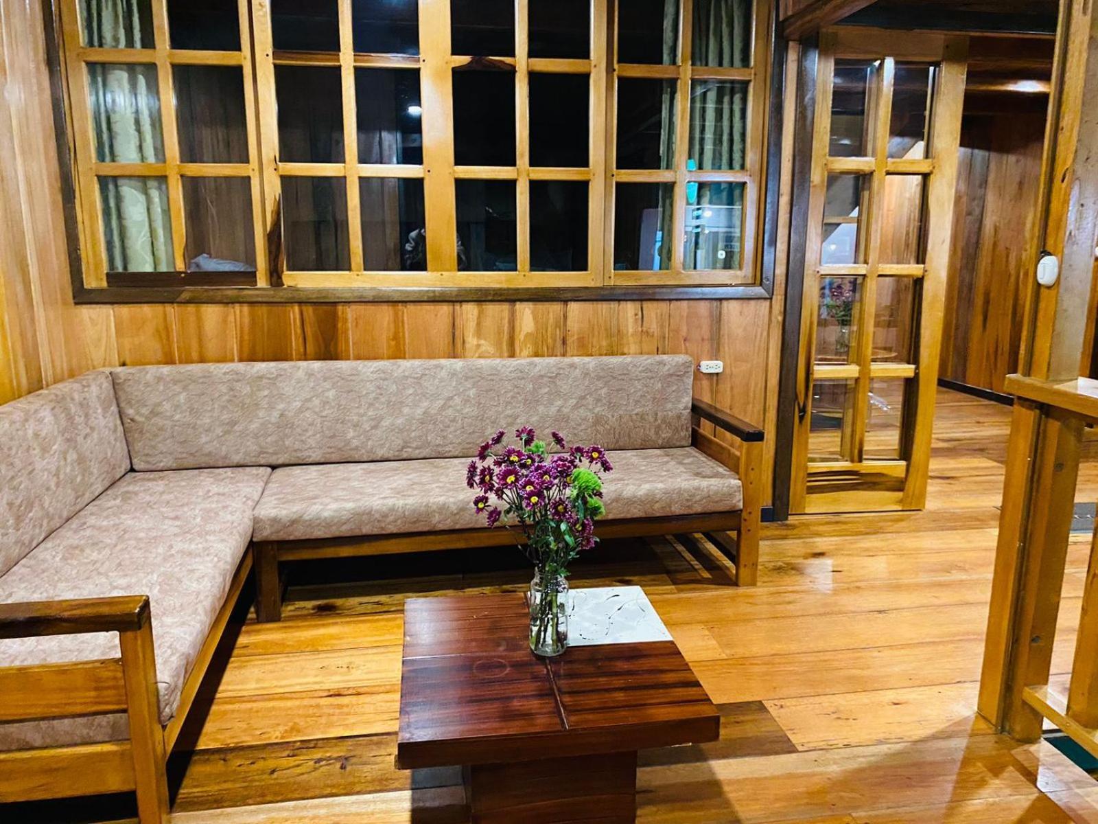 Guayabo Hostal Mindo Eksteriør billede